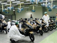 Thị trường xe máy cạnh tranh bằng công nghệ