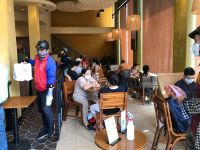 Chuỗi thời trang, cà phê, điện máy ồ ạt mở cửa trở lại