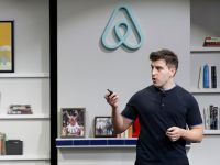 CEO Airbnb và bài học lãnh đạo thấm thía