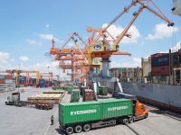 Việt Nam xuất siêu 1,9 tỉ USD