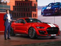 Tại sao Ford lại thay tướng?