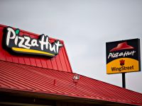 Kinh doanh bị ảnh hưởng, Pizza Hut đóng cửa 300 nhà hàng ở Mỹ