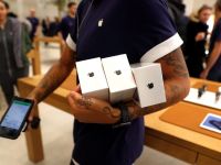 Chặng đường đi đến đỉnh 2.000 tỉ USD của Apple