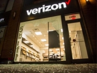 Verizon bán Yahoo, AOL trong thương vụ trị giá 5 tỉ USD