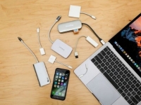 Làm khó người dùng, Apple đã tạo ra thị trường tỉ USD