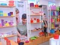 Tupperware thành đế chế tỉ ‘đô’ nhờ mượn phòng khách