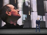 Ai sẽ thay thế Tim Cook quản lý đế chế Apple nghìn tỉ USD?