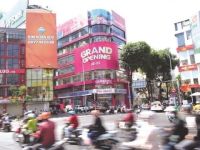 Con Cưng đụng đầu Thế Giới Di Động