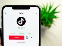 TikTok cho các nhạc sĩ bán trực tiếp nhạc của họ