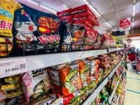 Dịch bệnh chưa qua, chiến tranh đã tới nhưng các ông lớn sản xuất mì ăn liền vẫn kiếm hàng ngàn tỉ đồng mỗi năm