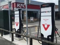 Vì sao các chuỗi KFC, McDonald, Starbucks... chạy đua lắp trạm sạc điện?