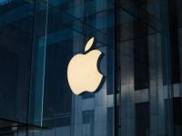 “Lội nước theo sau” – Khi Apple “nhịn nhục” để thành công