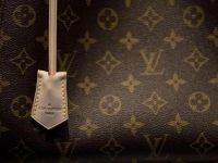 Louis Vuitton và công thức thống trị thế giới xa xỉ