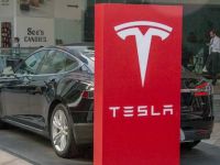Tesla quyết định “hạ mình” chi tiền quảng cáo