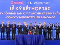 Công ty dược phẩm Nga Medsintez ký kết chuyển giao công nghệ thuốc sinh học cho Nhà máy Vaccine và Sinh phẩm VNVC