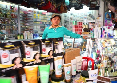 DN ngoại lấn sân chợ bán lẻ