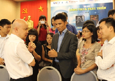 Đặng Lê Nguyên Vũ chỉ rõ sức mạnh của người tiêu dùng Việt