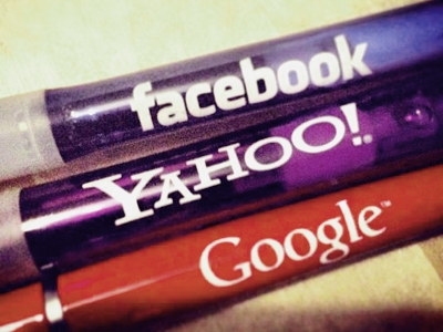Yahoo, Google, Facebook: đạn đã lên nòng