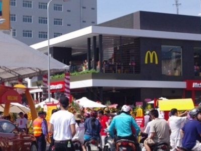 McDonalds ở Sài Gòn đông khách trong ngày khai trương