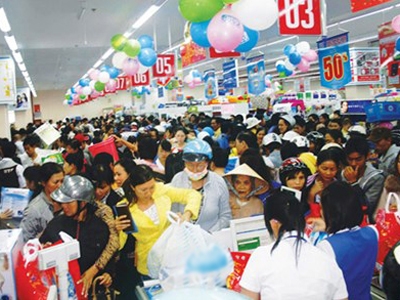 Niềm tin người tiêu dùng: kẻ nói tăng, người bảo giảm