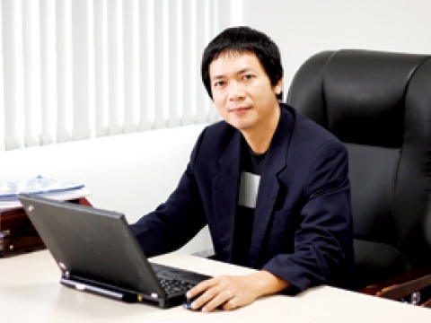 Lối đi riêng của June trên thị trường sơn