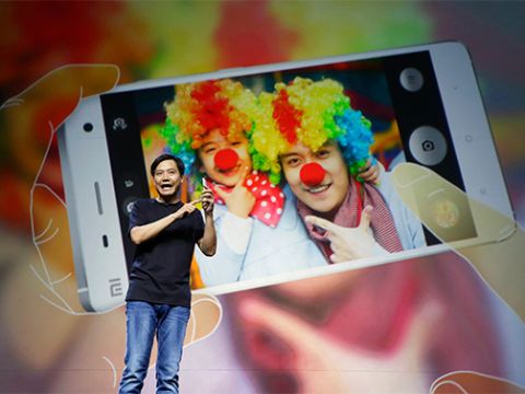 Dùng điện thoại bình dân, ăn chơi ở nhà hàng sang trọng: Chiêu lấy lòng khéo léo của Xiaomi