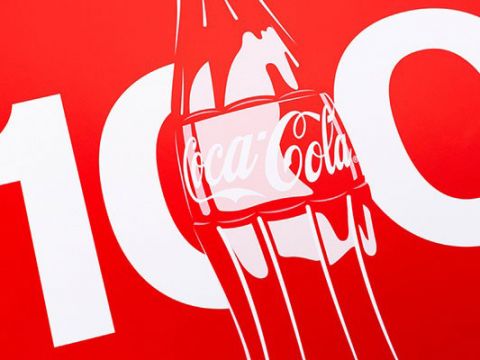 Coca-Cola: “Kỷ niệm 100 năm chai contour nổi tiếng”