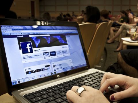 Vì sao chúng ta dùng Facebook?