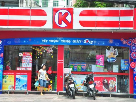 Cửa hàng tiện ích và tiệm tạp hóa vào cuộc so găng