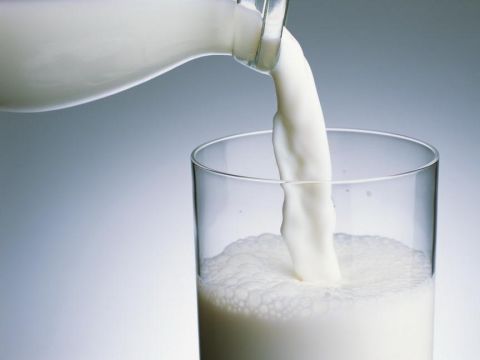 Áp trần giá sữa: Doanh nghiệp gặp khó