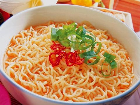 Thị trường mì ăn liền: Chua, cay, nóng, khó nuốt!