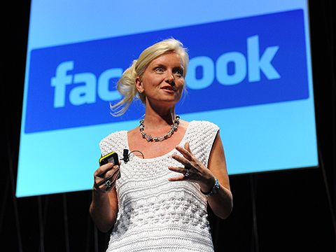 Bí quyết thành công của nữ giám đốc Facebook: Chồng làm hậu phương