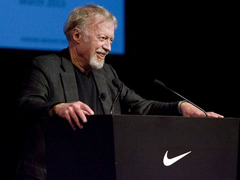 Tỷ phú Phil Knight tạo dựng và đưa Nike lên đỉnh cao như thế nào?