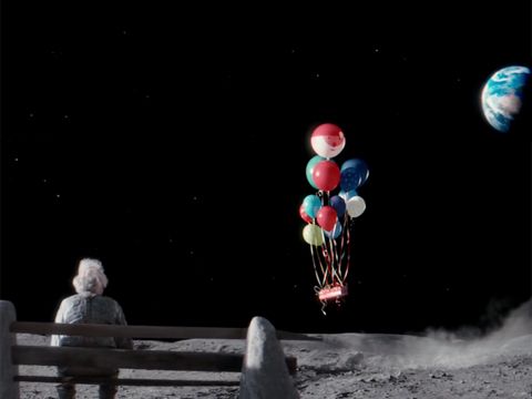 John Lewis: Hãy cho ai đó thấy rằng họ được yêu thương trong mùa Giáng Sinh