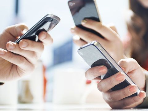 Thương trường smartphone (Kỳ 2): Đại gia gục ngã