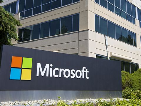 Tổng kết một năm 2015 đầy biến chuyển của Microsoft