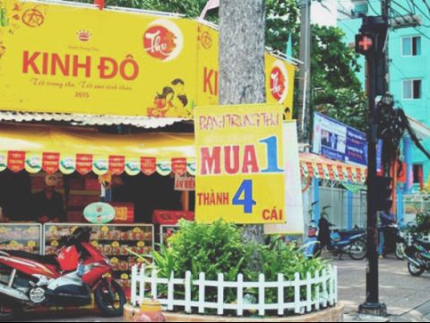 Đằng sau chiêu bánh trung thu rẻ bèo mua 1 được 4