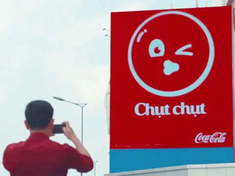 Độc đáo bảng quảng cáo chọc ghẹo người đi đường