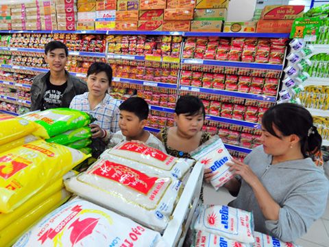 Cạnh tranh khốc liệt từ hàng tiêu dùng nhanh