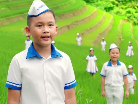 Clip xúc động Vươn Cao Việt Nam hút hàng triệu lượt người xem