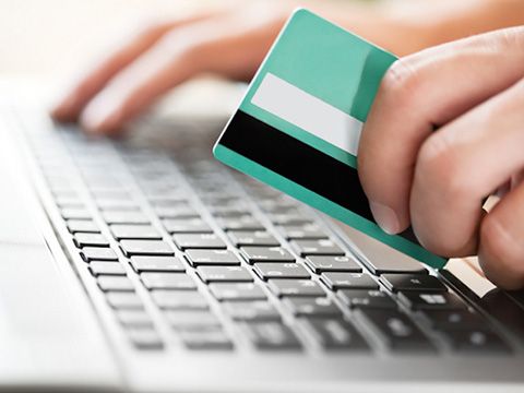 Người Việt thích mua sắm online cái gì nhất?