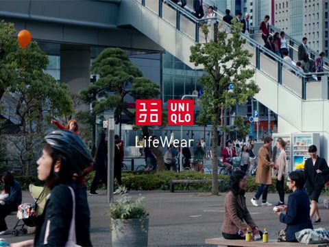 “Tại sao chúng ta mặc quần áo?” Chiến dịch toàn cầu đầu tiên của hãng thời trang Uniqlo