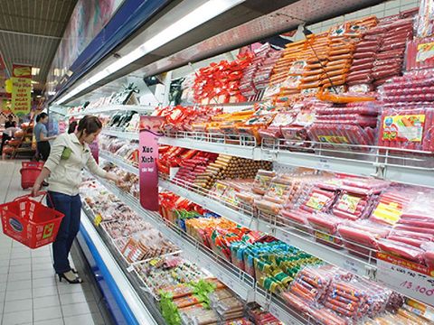 Ai giúp hàng ngoại đẩy hàng nội ra khỏi siêu thị?