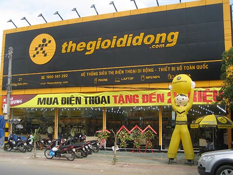 Ông lớn bán lẻ di động đua nhau đi bán rau, sữa