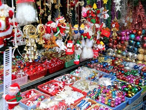 Đồ trang trí Noel xuất xứ Thái Lan tràn vào thị trường Việt