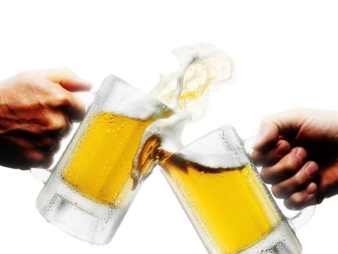 Bia ngoại - bia nội: Cuộc chiến đường vòng để thâu tóm, cá lớn nuốt cá bé