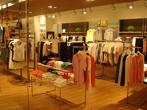 Kinh doanh thời trang: Áp lực từ hàng ngoại