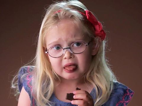 “Kids tasting dark chocolate for the first time” - một quảng cáo thú vị của Splendid