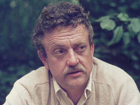 8 bí quyết viết copy hay từ cây đại thụ văn học trào phúng Mỹ - Kurt Vonnegut