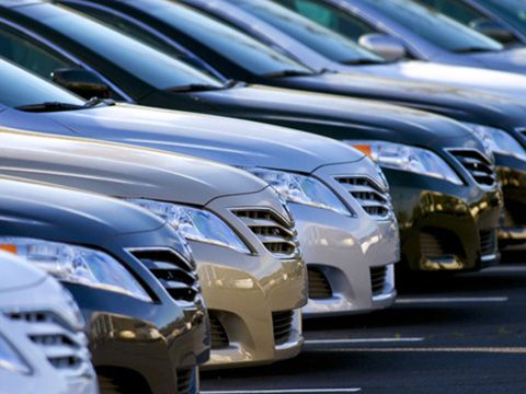 Ồ ạt ô tô nội địa giá rẻ, xe nhập hết thời chém giá